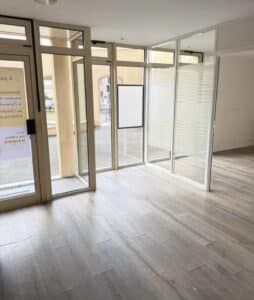 Lire la suite à propos de l’article LOCAL/ BUREAU DISPONIBLE CENTRE COULOMMIERS